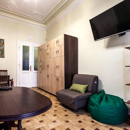 Leosphere Hostel Lviv Extérieur photo