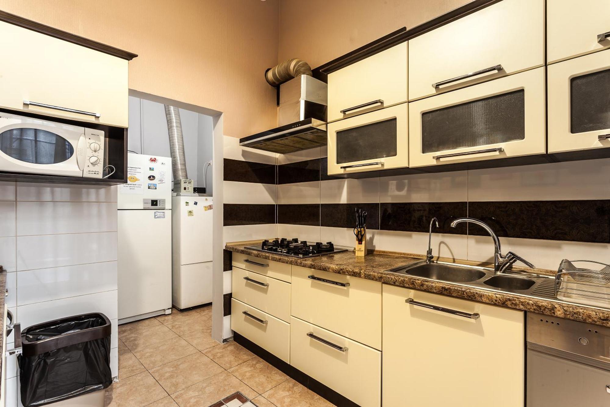 Leosphere Hostel Lviv Extérieur photo