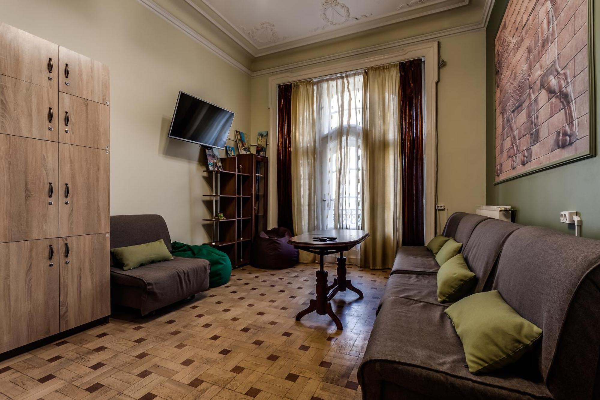Leosphere Hostel Lviv Extérieur photo