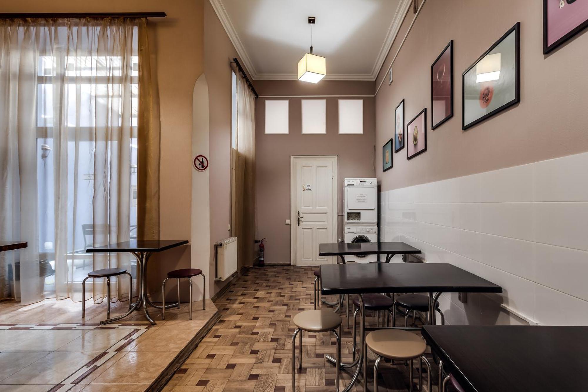Leosphere Hostel Lviv Extérieur photo