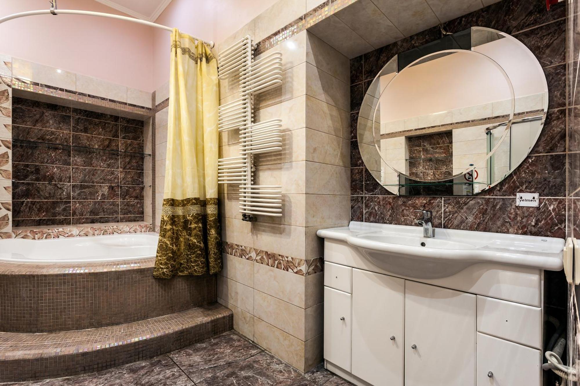 Leosphere Hostel Lviv Extérieur photo