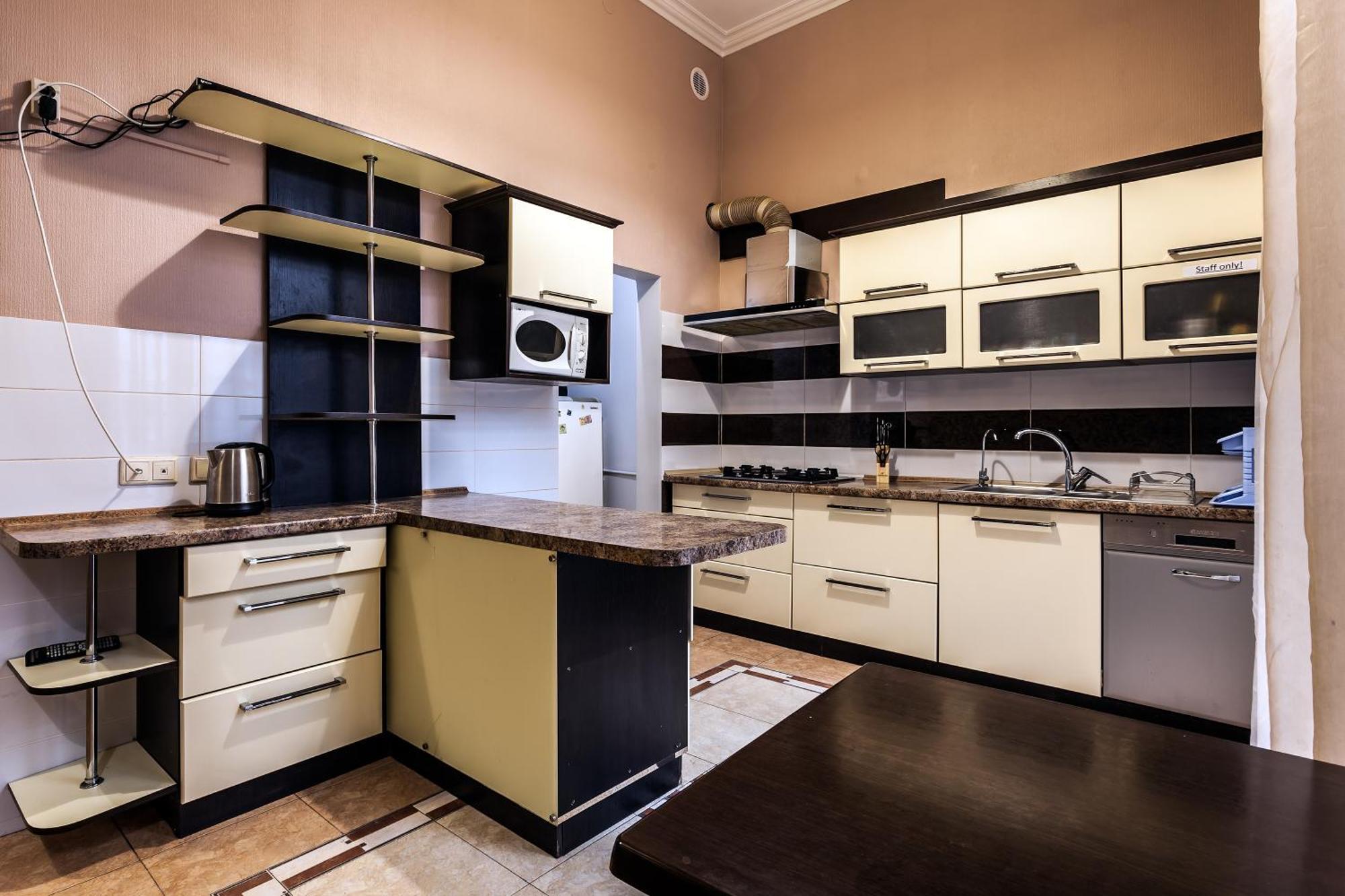 Leosphere Hostel Lviv Extérieur photo