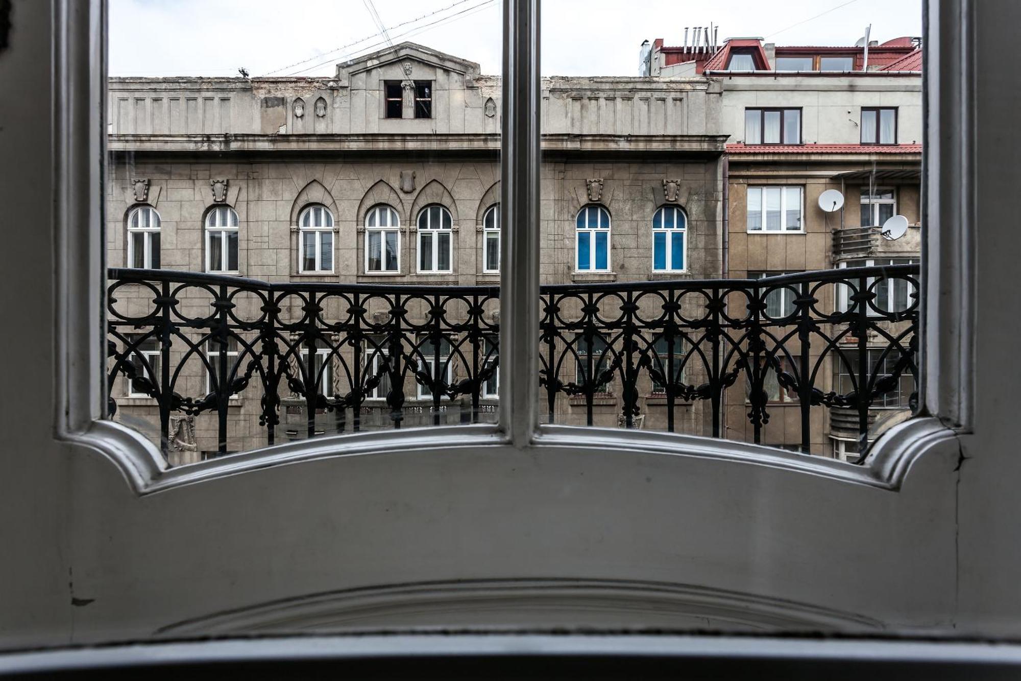 Leosphere Hostel Lviv Extérieur photo