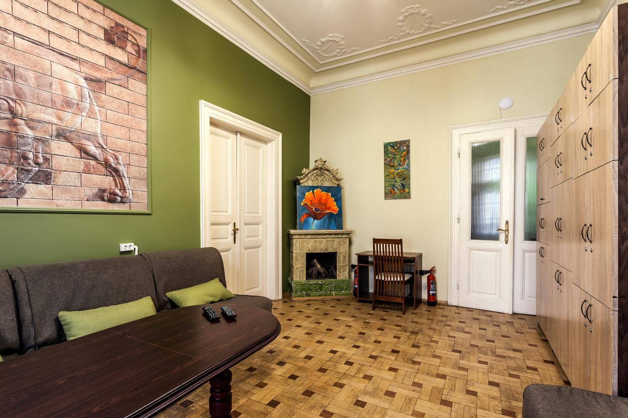 Leosphere Hostel Lviv Extérieur photo