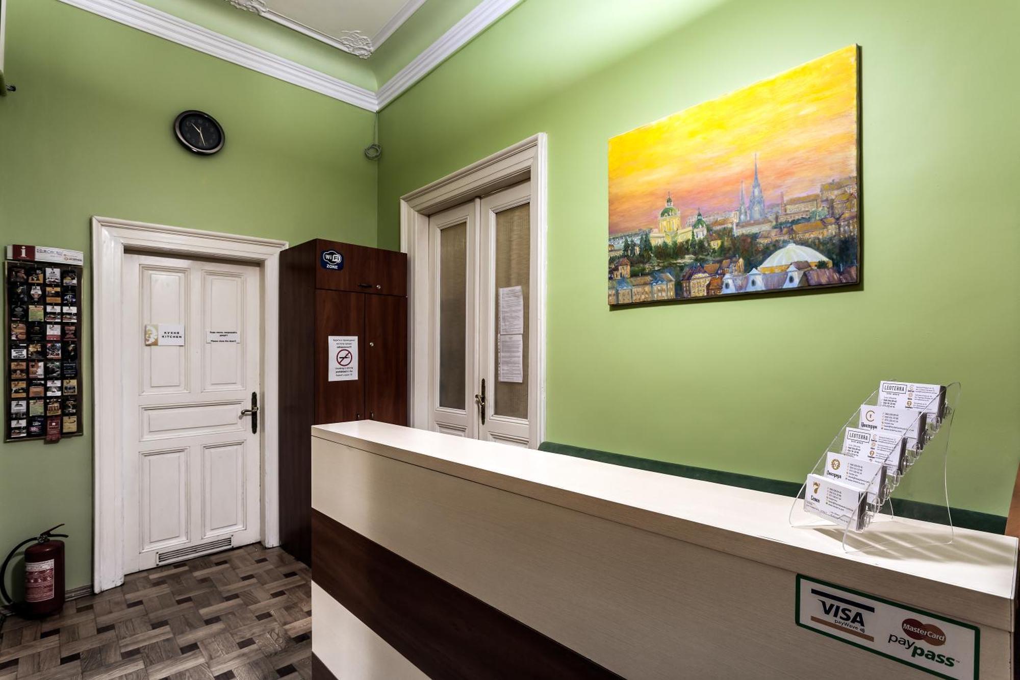 Leosphere Hostel Lviv Extérieur photo