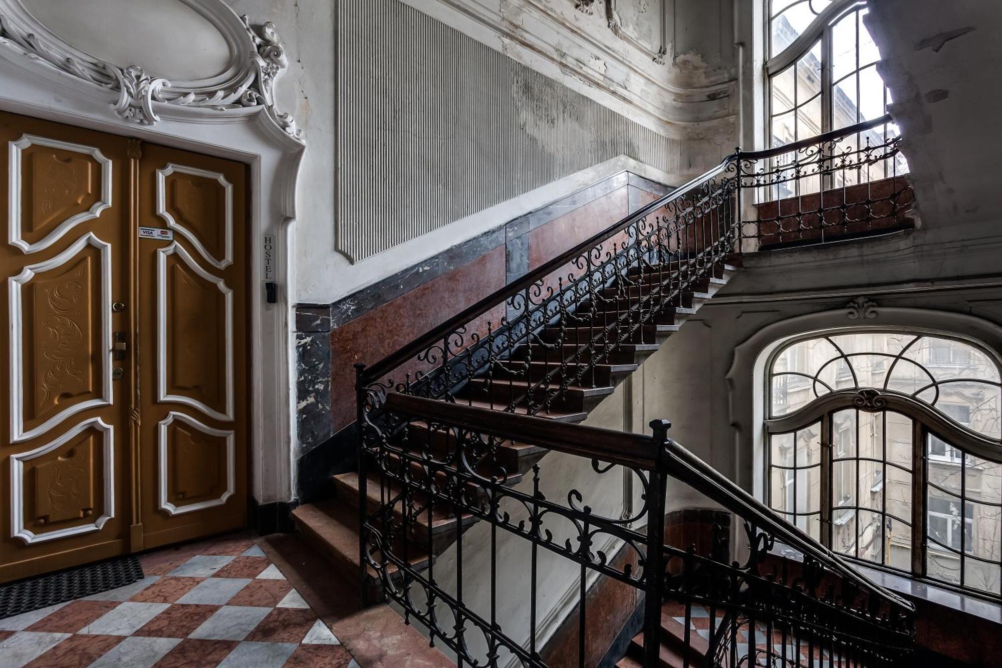 Leosphere Hostel Lviv Extérieur photo