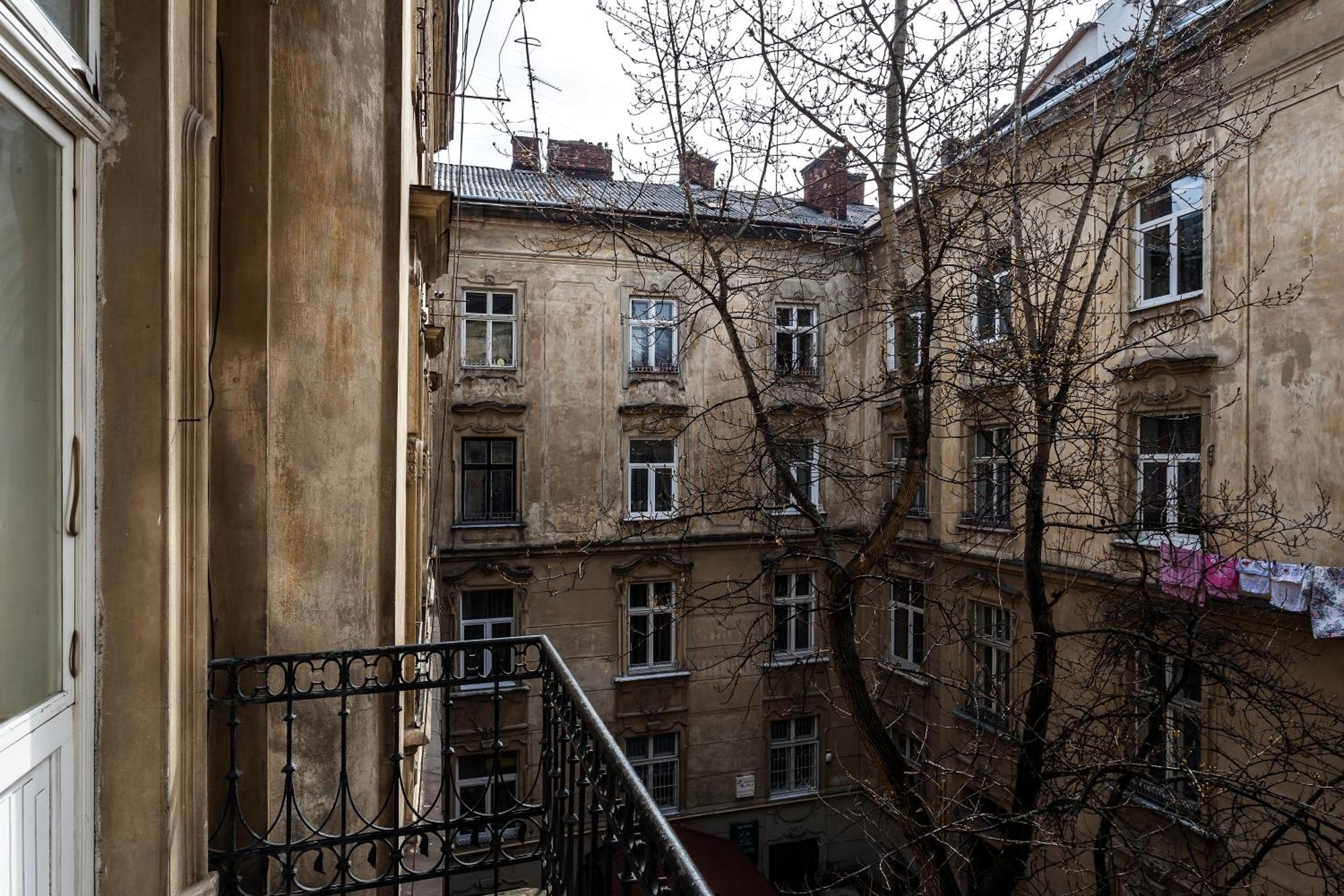 Leosphere Hostel Lviv Extérieur photo