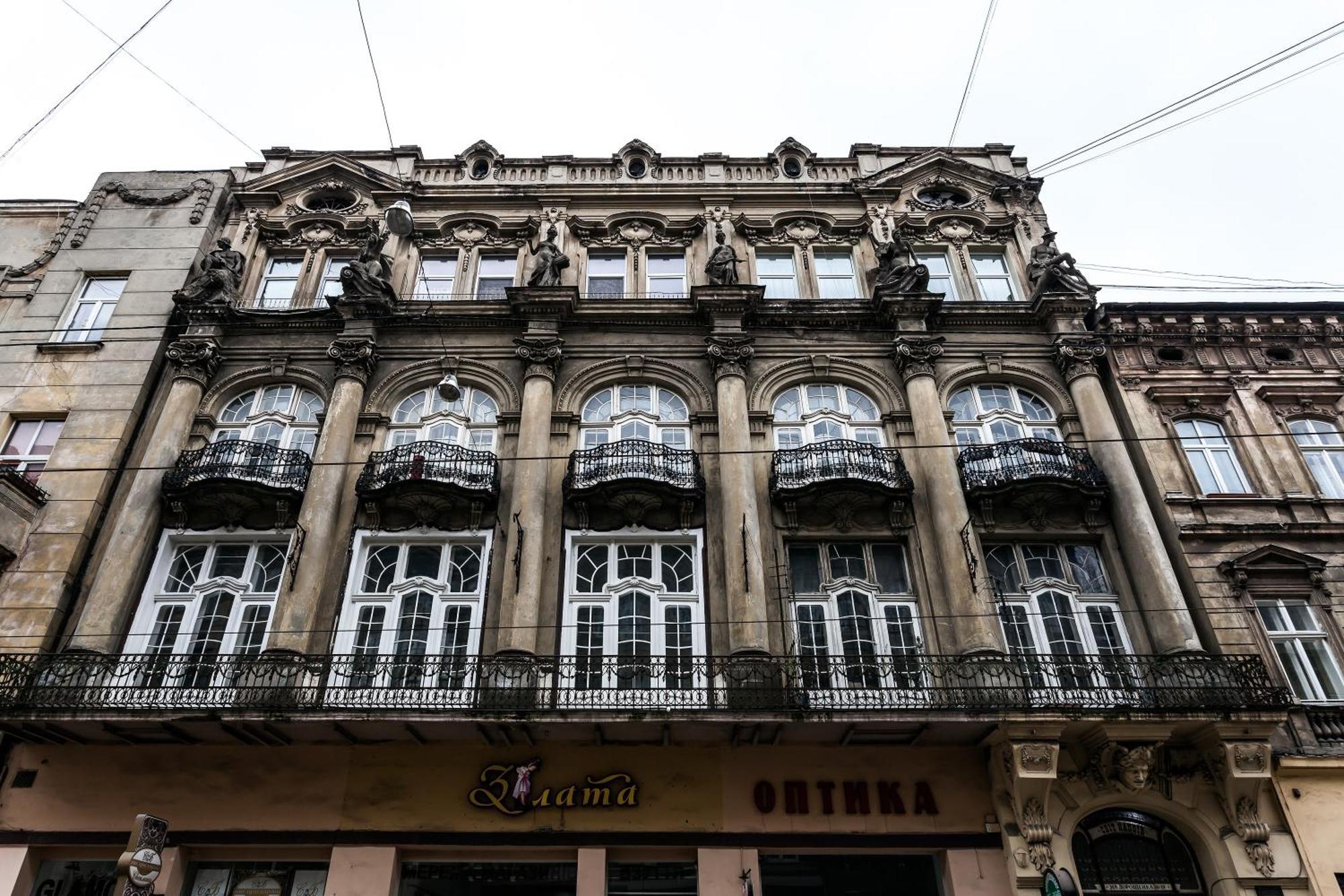 Leosphere Hostel Lviv Extérieur photo