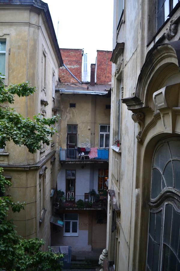 Leosphere Hostel Lviv Extérieur photo
