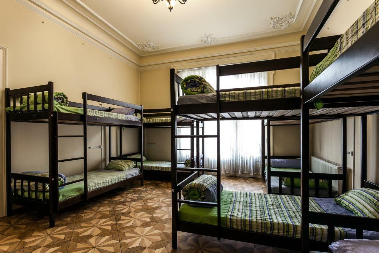 Leosphere Hostel Lviv Extérieur photo