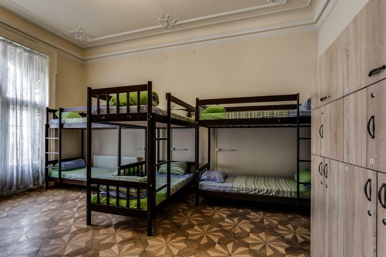 Leosphere Hostel Lviv Extérieur photo