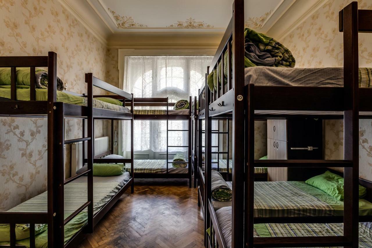 Leosphere Hostel Lviv Extérieur photo