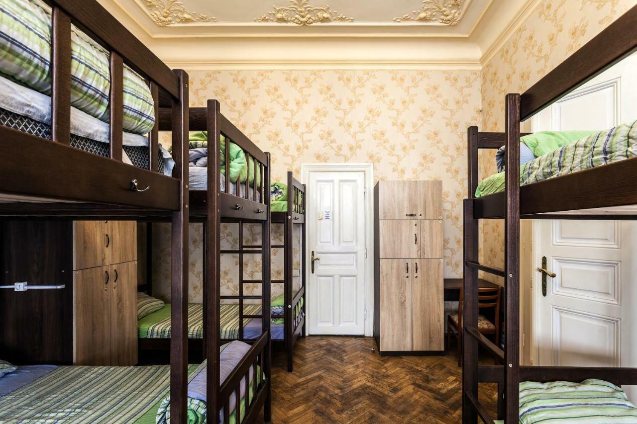 Leosphere Hostel Lviv Extérieur photo