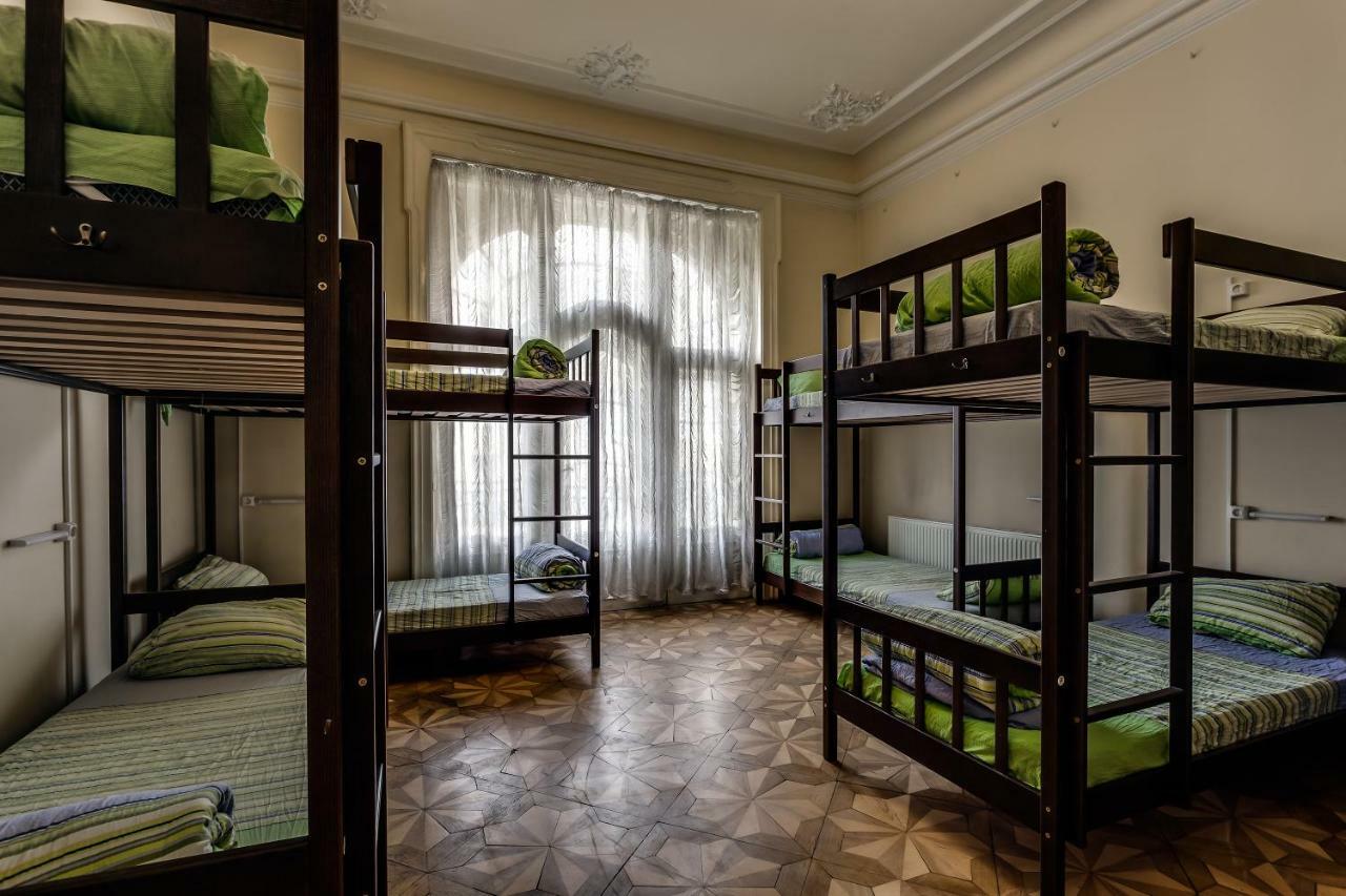 Leosphere Hostel Lviv Extérieur photo