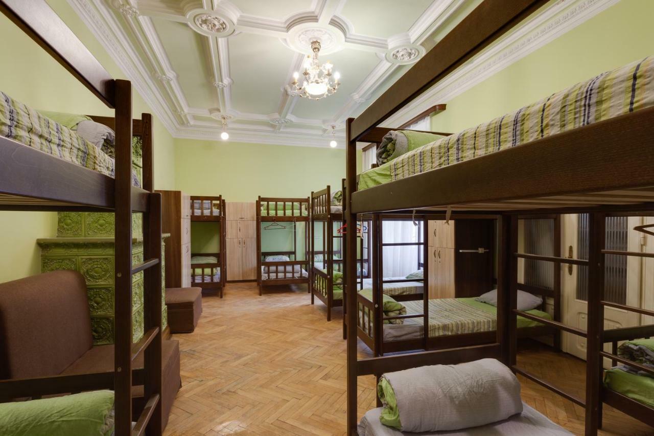 Leosphere Hostel Lviv Extérieur photo