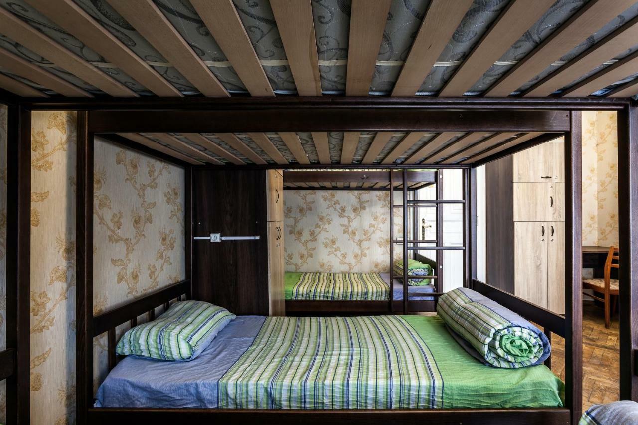 Leosphere Hostel Lviv Extérieur photo