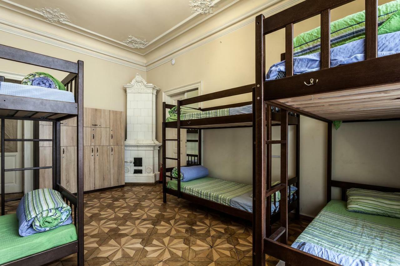 Leosphere Hostel Lviv Extérieur photo