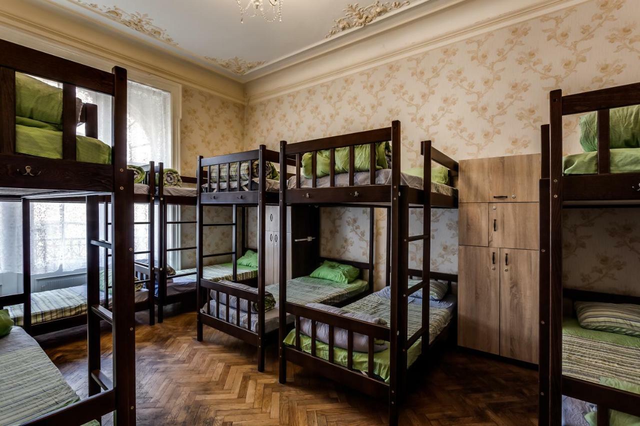 Leosphere Hostel Lviv Extérieur photo