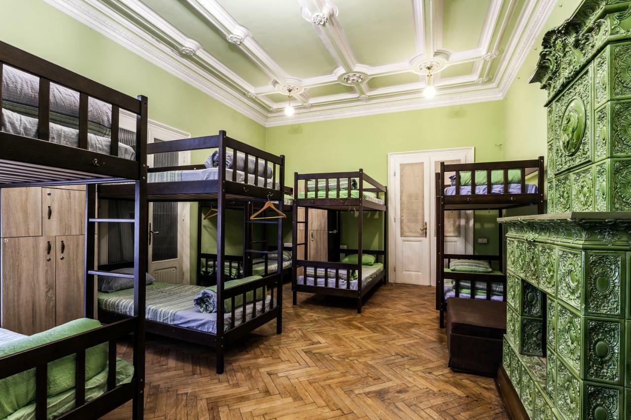 Leosphere Hostel Lviv Extérieur photo