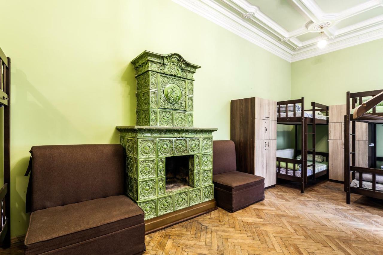 Leosphere Hostel Lviv Extérieur photo